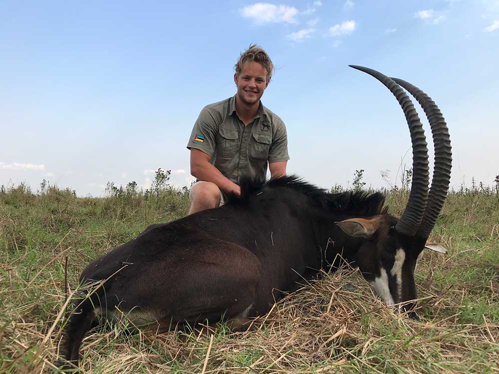 conservation-hunting-curved-horns